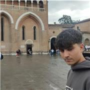 Studente universitario di Economia si propone per insegnare matematica alle medie inferiori e superiori. Diploma liceo scientifico